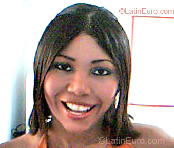 Date this happy Colombia girl Lucy from Cartagena CO235