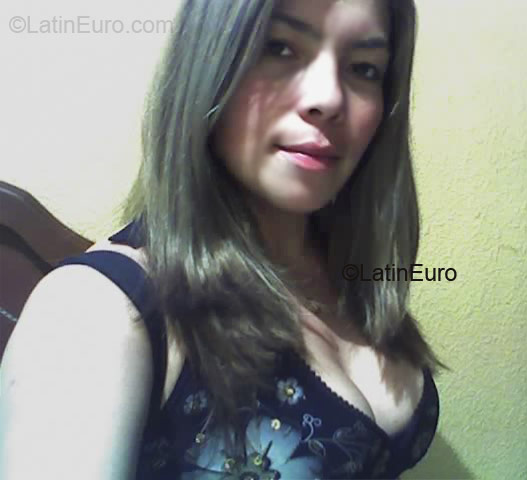 Date this voluptuous Colombia girl Mirley from Bogota CO253