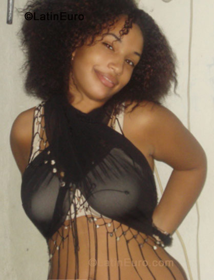 Date this good-looking Dominican Republic girl Andreina from Santo Domingo DO294