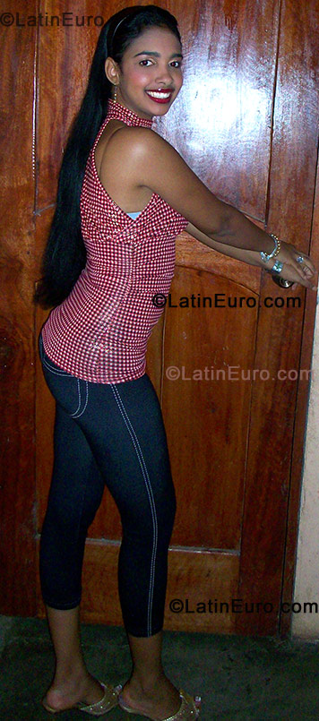 Date this sensual Dominican Republic girl Mercedes from El Seybo DO296