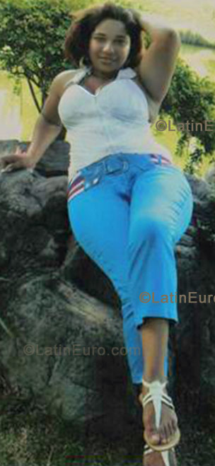 Date this fun Dominican Republic girl Indhira Elaine from Santo Domingo Oriental DO302
