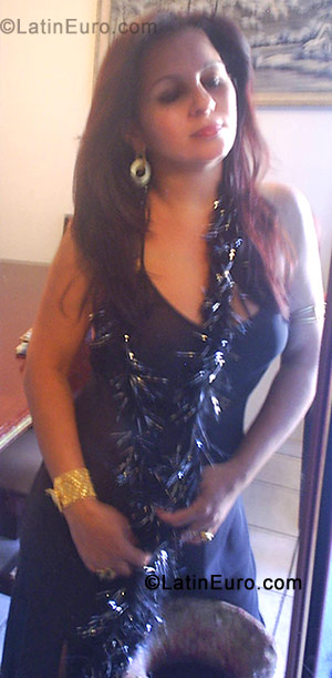 Date this cute Brazil girl Gislaine from Goiania BR439
