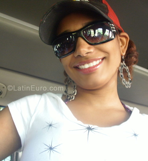 Date this georgeous Dominican Republic girl Elizabeth from Santiago DO316