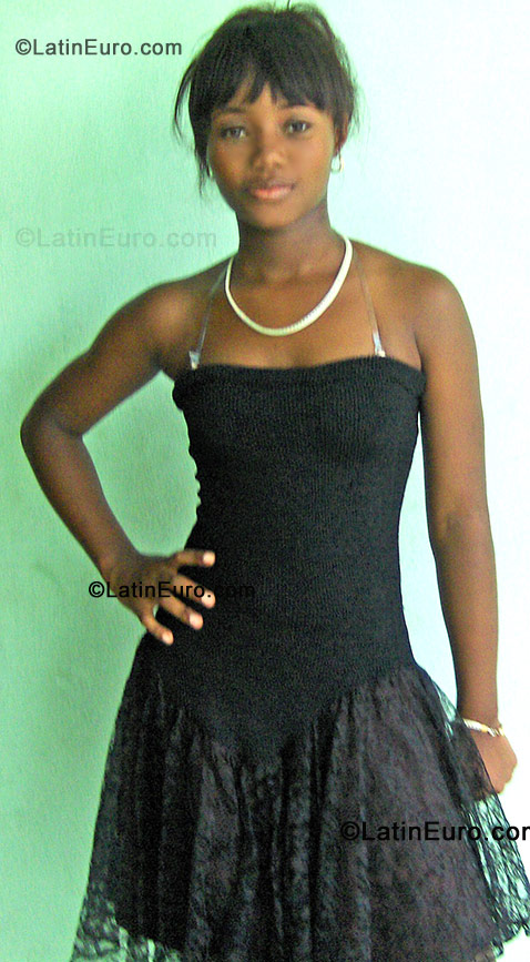 Date this beautiful Dominican Republic girl Anaisabel from San Cristobal DO340