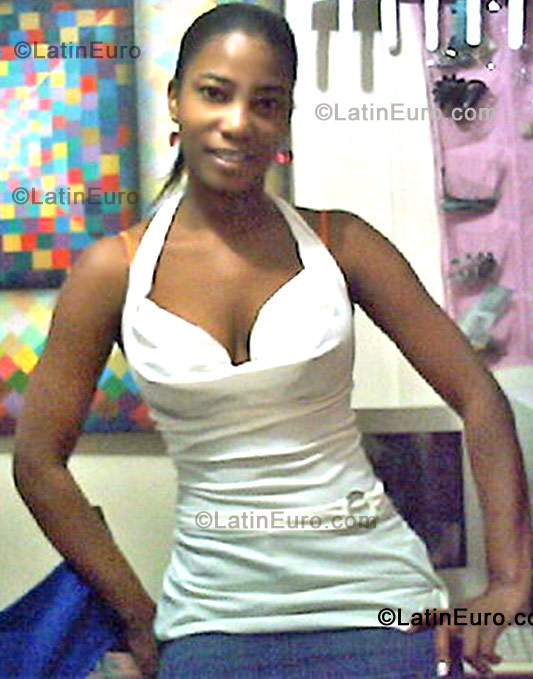 Date this georgeous Colombia girl Emir from Manizales CO349