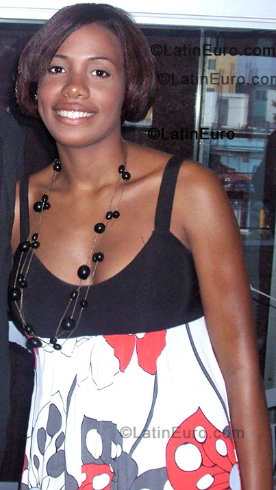 Date this attractive Dominican Republic girl Siluenny from Santo Domingo DO360