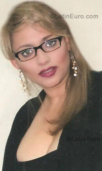 Date this foxy Colombia girl Lina Maria from Medellin CO378