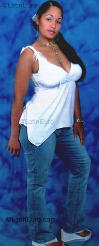 Date this stunning Dominican Republic girl Ivon-Domin from Santo Domingo DO368