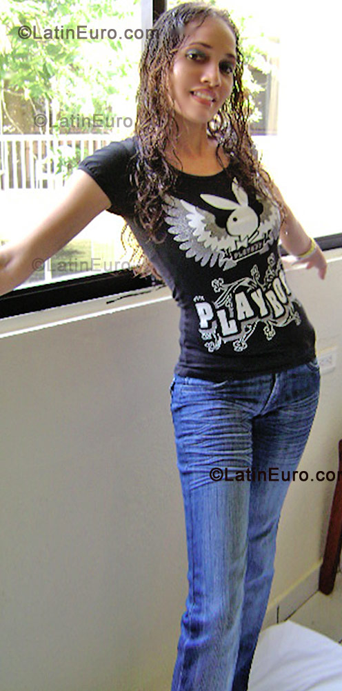 Date this voluptuous Dominican Republic girl Yahaira from Santiago DO396