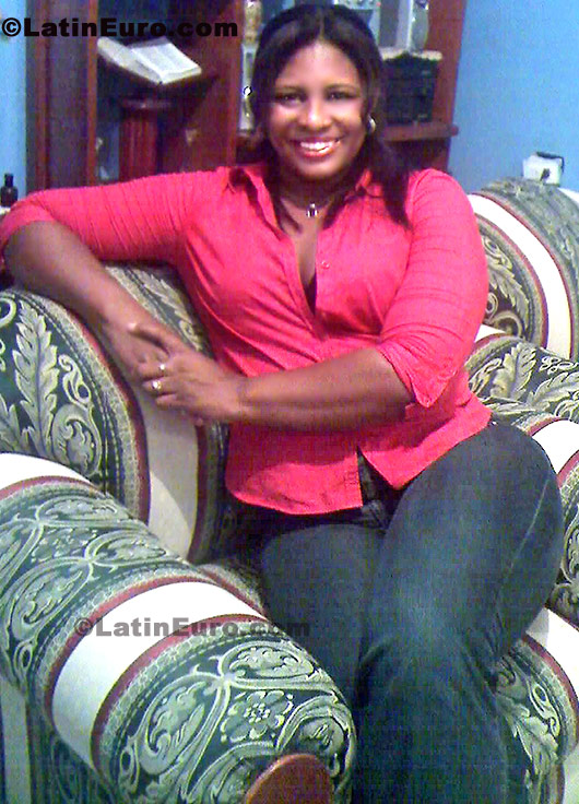 Date this voluptuous Colombia girl Liliana from Cartagena CO399