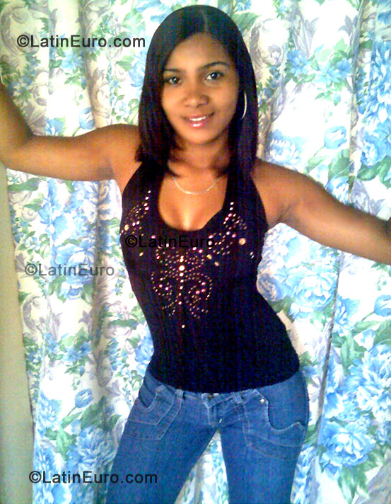 Date this good-looking Dominican Republic girl Miguelina from Santo Domingo DO408