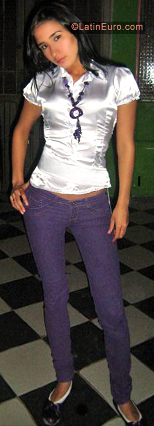 Date this pretty Colombia girl Veronica from Bogota CO440