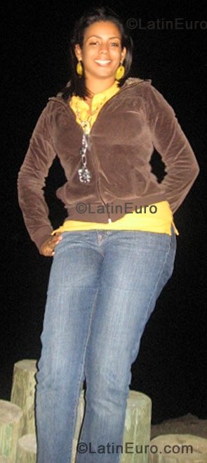 Date this nice looking Dominican Republic girl Rosa from Santo Domingo DO456