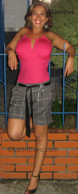 Date this happy Colombia girl Doris Nancy from Cartago CO455