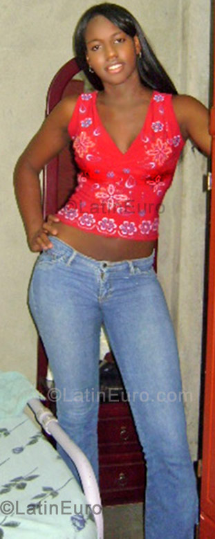 Date this funny Colombia girl Lina Marcela from Cali CO466