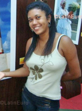 Date this funny Brazil girl Amanda from Valenca BR664