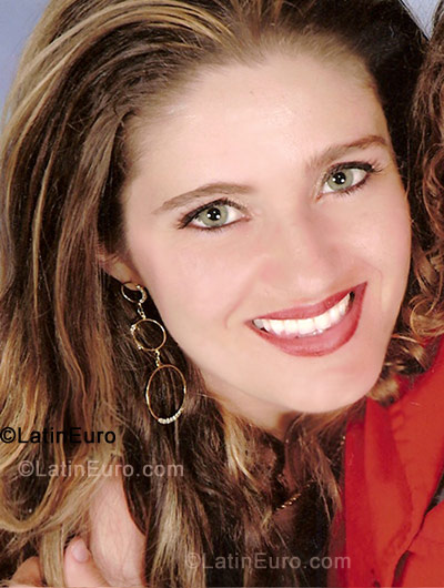 Date this sensual Brazil girl Romara from Curitiba BR704