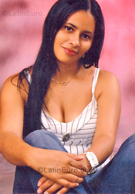 Date this cute Colombia girl Yuly Valencia from Cali CO513
