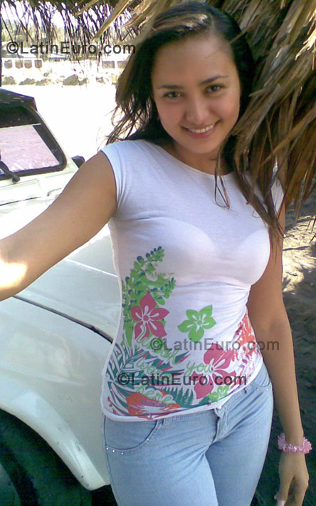 Date this happy Colombia girl Johanna from Barranquilla CO532
