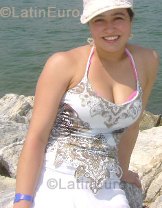 Date this good-looking Colombia girl Angela from Medellin CO535