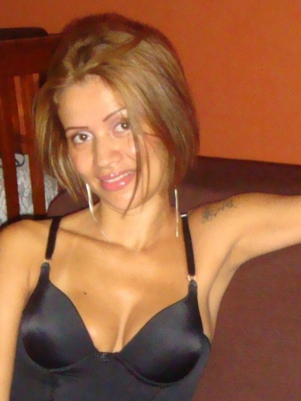 Date this delightful Brazil girl Geovanaferraz from Santos BR767