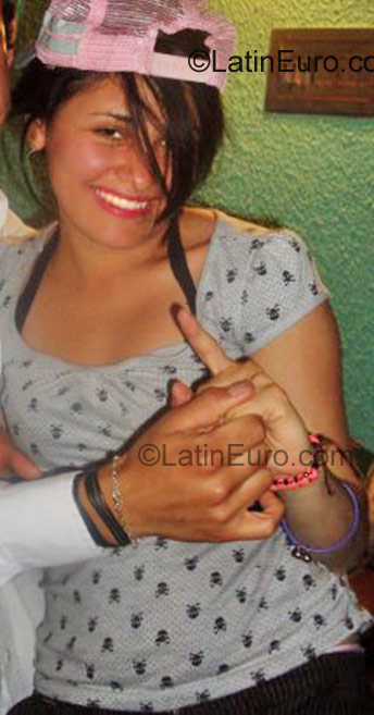 Date this young Colombia girl Flor from Bogota CO556