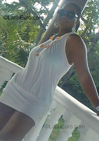 Date this voluptuous Dominican Republic girl Yokely from Puerto Plata DO621
