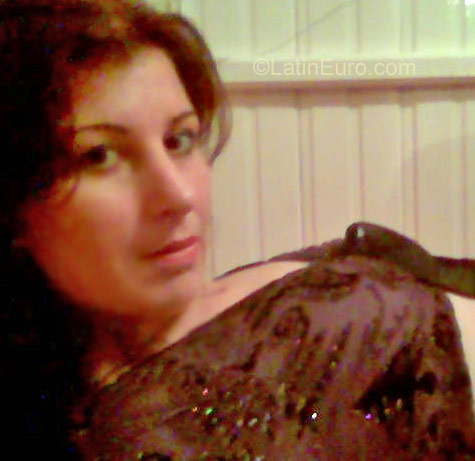 Date this athletic Brazil girl Lene from Tubarao BR837