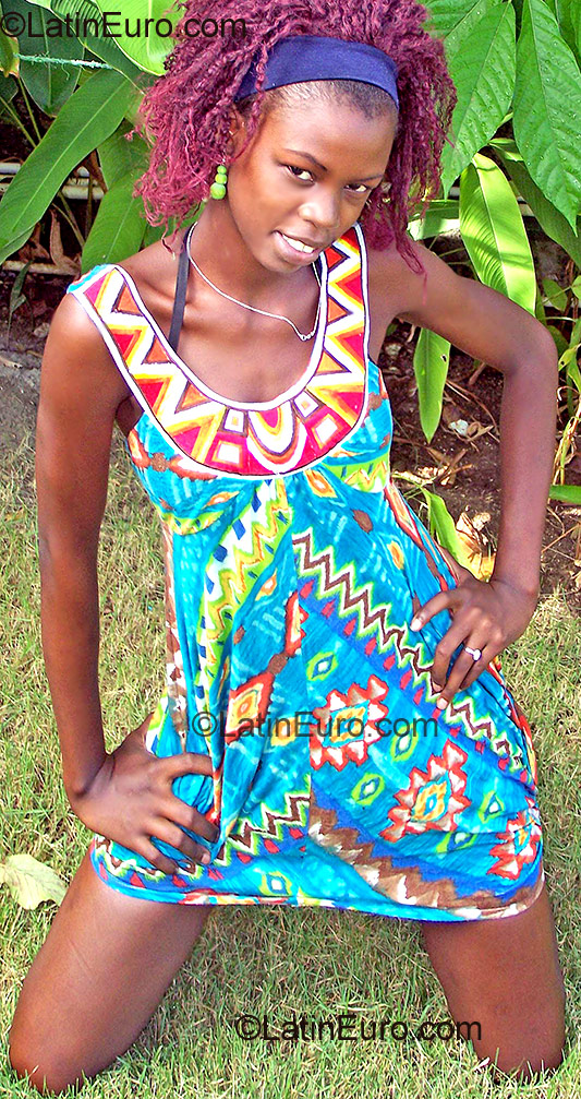 Date this cute Dominican Republic girl Marisa from Santo Domingo DO636