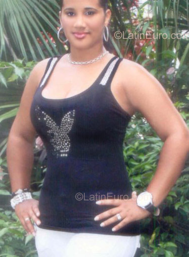 Date this athletic Dominican Republic girl Brenda from  DO649