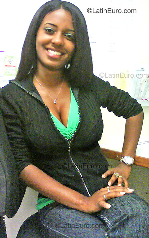 Date this nice looking Dominican Republic girl Yenny from Santo Domingo DO666