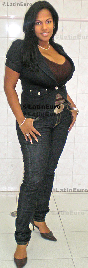 Date this sultry Dominican Republic girl Margaret from Santo Domingo DO673