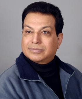 Date this foxy India man Dr. from Delhi IN32