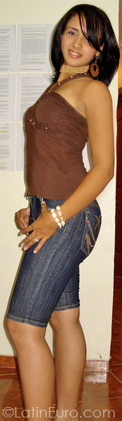 Date this attractive Dominican Republic girl Angelie Stephania from Salcedo DO699