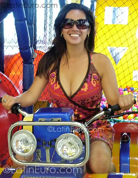 Date this tall Colombia girl Sandra from Manizales CO666