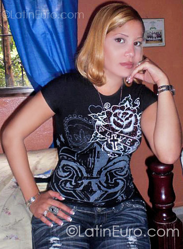 Date this fun Dominican Republic girl Vick from Santiago DO714