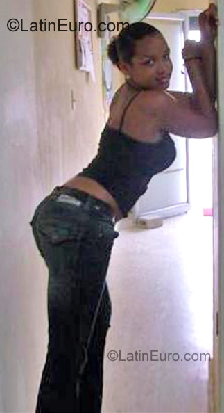 Date this athletic Dominican Republic girl Angela Marie from Santo Domingo DO774