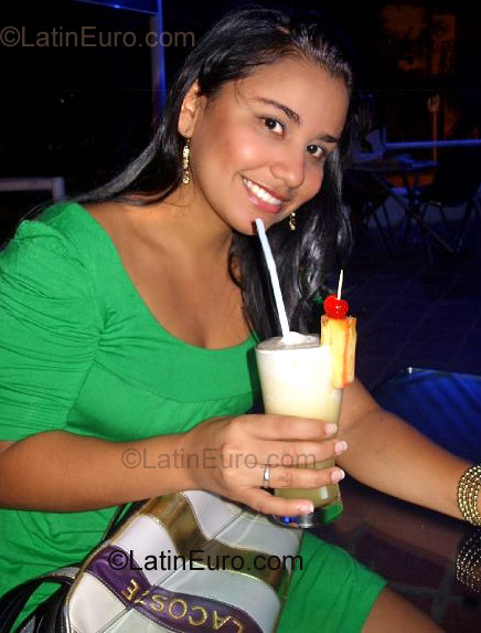 Date this nice looking Colombia girl Cindy from Santa Marta CO739