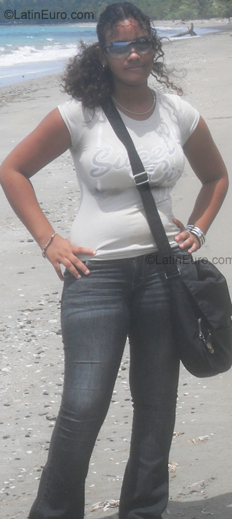 Date this stunning Dominican Republic girl Clairet Rosario from Santo Domingo DO825
