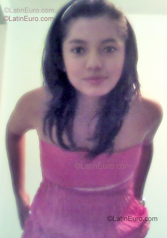 Date this georgeous Colombia girl Alejandra from Bogota CO759