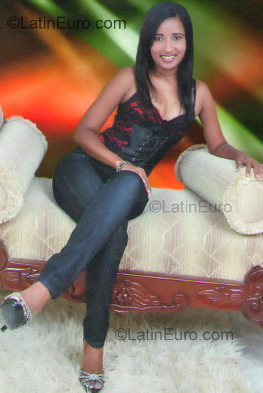 Date this foxy Dominican Republic girl Ramona Elvira from Santiago DO854