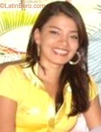 Date this fun Colombia girl Yenny Viviana from Tulua CO784