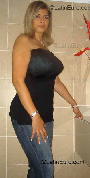 Date this nice looking Colombia girl Paola from Cali CO786
