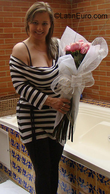 Date this sultry Colombia girl Nuvis Maria from Bogota CO801