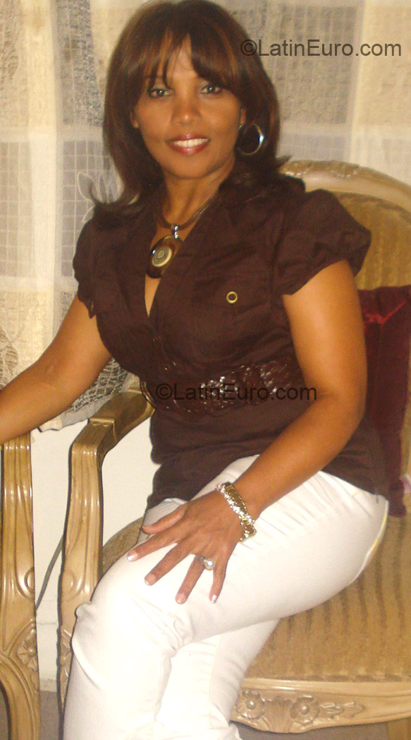 Date this exotic Dominican Republic girl Eunice from Santo Domingo DO904