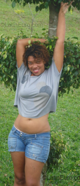 Date this athletic Brazil girl Roemere from Rio De Janeiro BR1107