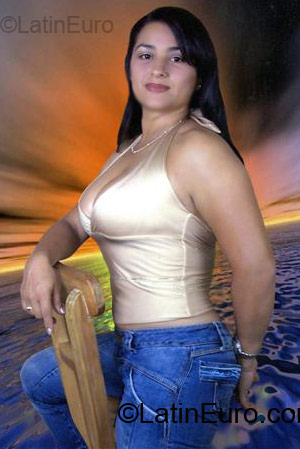 Date this lovely Colombia girl Claudia from Cali CO831