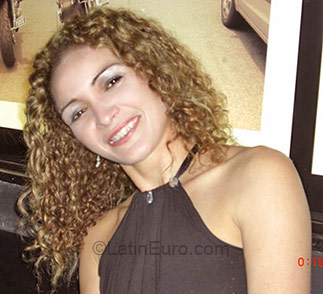 Date this tall Brazil girl Ilzalee from Sao Jose Dos Pinhais BR1127