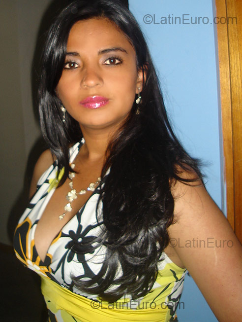 Date this nice looking Colombia girl Ingrid Andrea from Bogota CO853