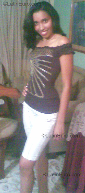 Date this good-looking Colombia girl Yolanis from Cartagena CO856
